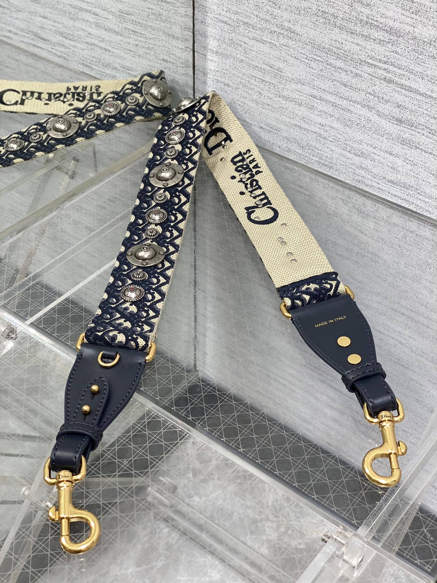 经典肩带【罗马蓝】此款肩带是搭配Dior 包包的神器 刺绣制作镏金五金，长度95厘米（包括狗扣）